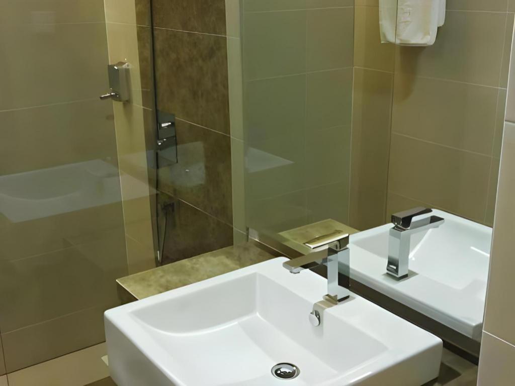 Eminent Hotel Kota Kinabalu Zewnętrze zdjęcie